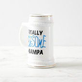 青の全く素晴らしいGrampaのTシャツおよびギフト ビールジョッキ (正面左)