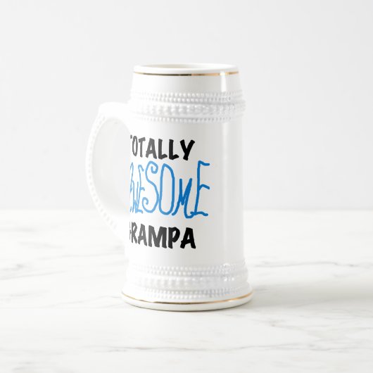 青の全く素晴らしいGrampaのTシャツおよびギフト ビールジョッキ (正面左)