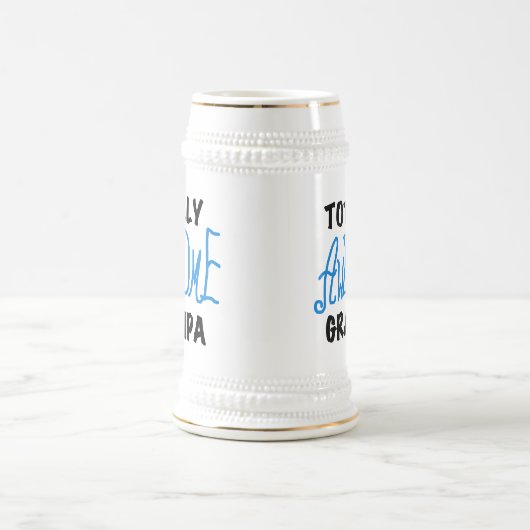 青の全く素晴らしいGrampaのTシャツおよびギフト ビールジョッキ (中央)