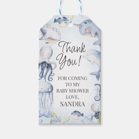 青の海の下で生き物の男の子の赤のシャワー ギフトタグ (正面)