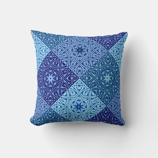 青の濃淡 クッション (正面)