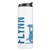 青の白い蒸気列車の子供たち名前をカスタムするグラフィック タンブラー (回転左)