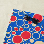 青の赤と青の点 ビーチタオル (インサイチュ)