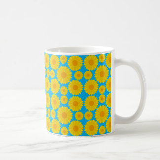 青はっきりしたい背景に黄色とオレンジの花 コーヒーマグカップ