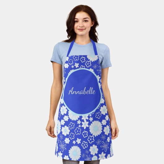 青はっきりした色花柄 エプロン (着用した状態)
