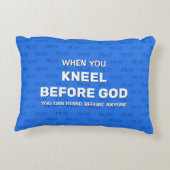青ひざまずく前に神の祈りの言葉アクセント枕 アクセントクッション (裏面)
