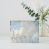 青ふわふわ絵画した雲の背景 ポストカード (スタンド正面)