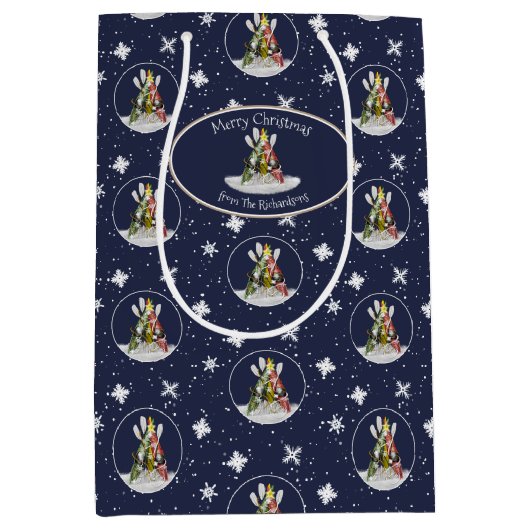 青または任意の色のカヤッククリスマスツリーパターン ミディアムペーパーバッグ (正面)