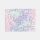 青みがかったピンクの水の色のハート、星、音楽 フリースブランケット (正面(横))