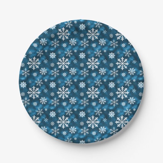 青みがかった背景に冬の雪の結晶模様 ペーパープレート (正面)