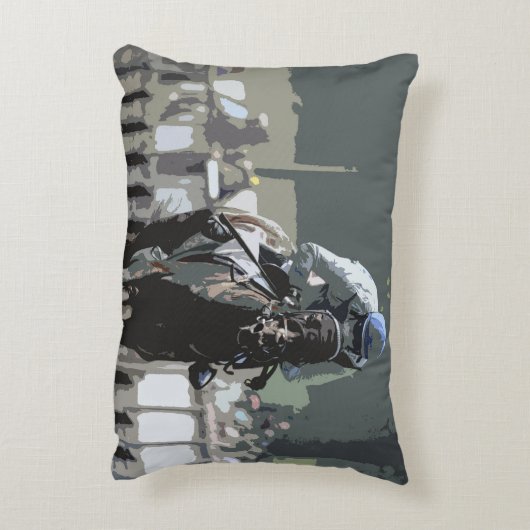 青アクセント枕の騎手を持つ競走馬 アクセントクッション (裏面(縦))