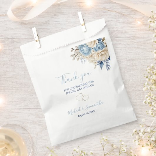 青エレガントとアイボリーのバラ結婚 フェイバーバッグ (クリップ留めされた状態)