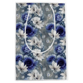 青エレガントと白のバラとユリ ミディアムペーパーバッグ (正面)