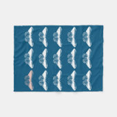 青エレガントと白のヴィンテージの蛾のパターン フリースブランケット (正面(横))