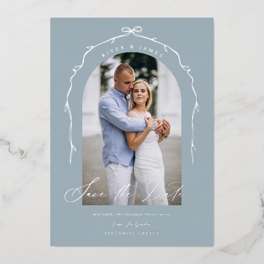 青エレガント手引きリボン日付を保存 箔招待状 (正面)