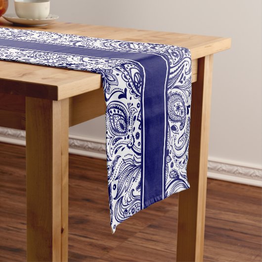 青エレガント白フローラペイズリーとストライプ ショートテーブルランナー (インサイチュ)