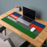 青オレンジ色の緑のストライプパタパーソナライズされたーン デスクマット<br><div class="desc">青、オレンジ、緑の各のPattern Desk Matを使用しストライプて、ワークスパーソナライズされたペースを明るくする。カラフルとはっきりしたデザインを備えストライプの、机にtouchを追加しながら、キーボードとマウスに滑らかな表面をモダン提供する。個人カスタマイズ的なtouchの名を付けユニークて、ホームオフィスやゲームのセットアップ、または思いやりある贈り物として最適である。</div>