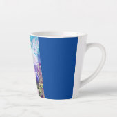 青カスタマイズラテマグと白いデイジーの花 カフェラテマグ (右)