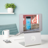 青カラフル扉付き壁 シール (デスク上のノートパソコン)