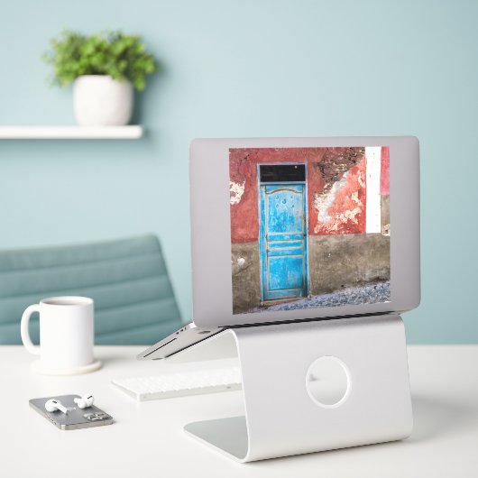 青カラフル扉付き壁 シール (デスク上のノートパソコン)