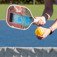 青カラフル扉付き壁