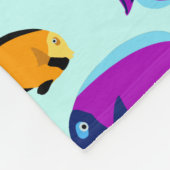 青カラフル海に浮かぶ熱帯魚の柄 フリースブランケット (角)