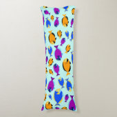 青カラフル海に浮かぶ熱帯魚の柄 ボディピロー (正面縦)