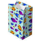 青カラフル海に浮かぶ熱帯魚の柄 ミディアムペーパーバッグ (正面アングル)