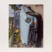 青クラシックMGBロードスターのスポーツカー。 ジグソーパズル (縦)