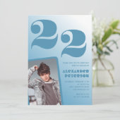 青グラデーション22歳の誕生日招待状 少年 写真 招待状 (スタンド正面)