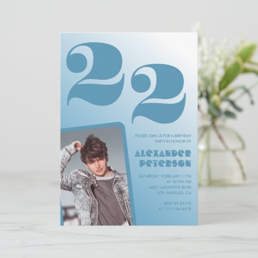 青グラデーション22番目の誕生日招待状Boy Photo 招待状 (スタンド正面)