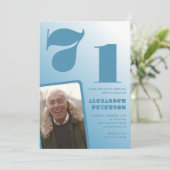 青グラデーション71歳の誕生日招待状メンズ写真 招待状 (スタンド正面)