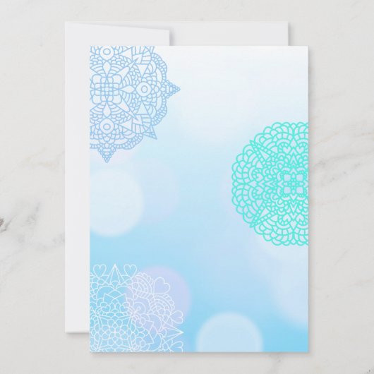青グラデーション、ティール（緑がかった色）、白マンダラエレガントな結婚式 招待状 (裏面)