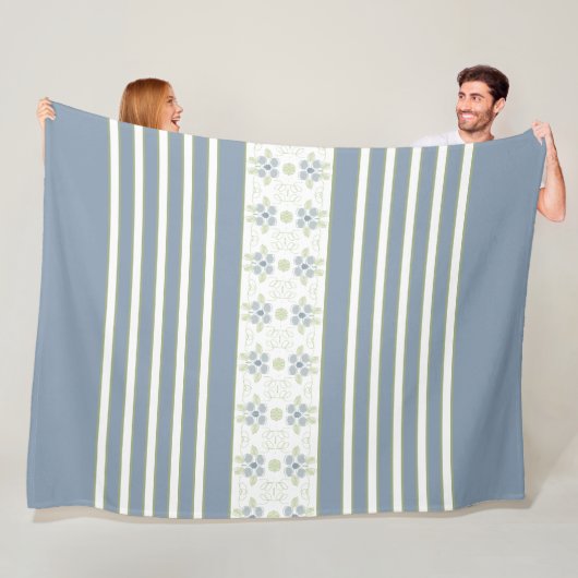 青ストライプフローラアクセント付き白色 フリースブランケット (インサイチュ)