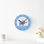 青パーソナライズされたと灰色の象の子供部屋ラウンド ラウンド壁時計 (ホーム)