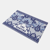 青パーソナライズされたと白のメキシコのタラベラ瓦 ドアマット (アングル)