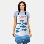 青パーソナライズされたモダン海沿岸魚 エプロン (着用した状態)