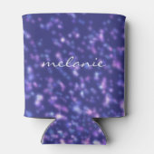 青パーソナライズされたモダン紫スターコスモスの名前 缶クーラー (裏面)