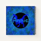 青パーソナライズされた恐竜の隠れ家 ノートブック (裏面)