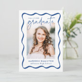 青モダンい波状フレーム2写真卒業 案内状 (スタンド正面)