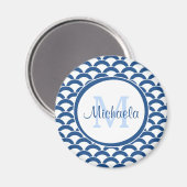 青モダンと白のホタテのモノグラムと名前 マグネット (正面/裏面)
