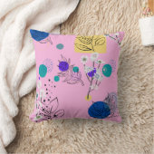 青モダンティール（緑がかった色）黄色い斑点の花がピンク クッション (ブランケット)