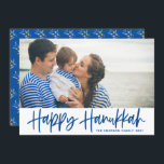 青モダン書幸せハヌカー写真 シーズンカード<br><div class="desc">ハッピーハヌカー！Hanukkahは、このカスタマイズ可能なフォトフラットカードで家族や友人に願いを送信する。青い書道にオリーブモダン模様を施したもの。名前と写真を追加してパーソナライズ。このハッピーハヌカーのスクリプトカードは他のカードストックで利用可能である。</div>