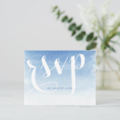 青モダン水色航海のビーチ結婚式 インビテーションポストカード (スタンド正面)