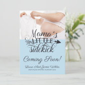 青モダン男の赤ちゃんタイポグラフィ写真妊娠 案内状 (スタンド正面)