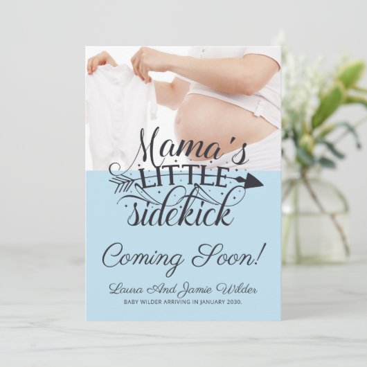 青モダン男の赤ちゃんタイポグラフィ写真妊娠 案内状 (スタンド正面)