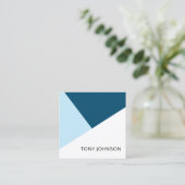 青モダン白エレガント幾何学コンサルタント スクエア名刺 (スタンド正面)