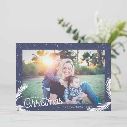 青モダン雪の松の針タイポグラフィ写真 シーズンカード (スタンド正面)