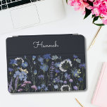 青モノグラムの水彩野草園 iPad PROカバー<br><div class="desc">私たちの青い水の色のワイルドフラワーガーデンモノグラムのカバーであなたのiPadに個人的なtouchを追加。青いトウモロコシの花の美しいを受け入れる – フローラや青い色の愛好家が見た目を探すモダンのに最適エレガント。</div>