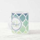 青モノグラムの緑モロッコ格子パターン フロストグラスマグカップ (正面左)